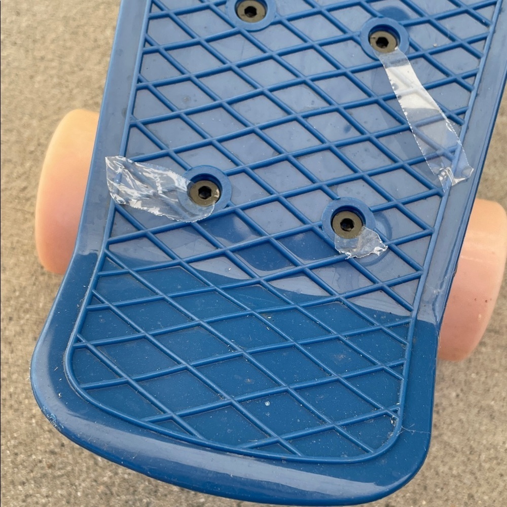 Blue Skateboard for Kids for age 6 and up - Picture 3 of 11
